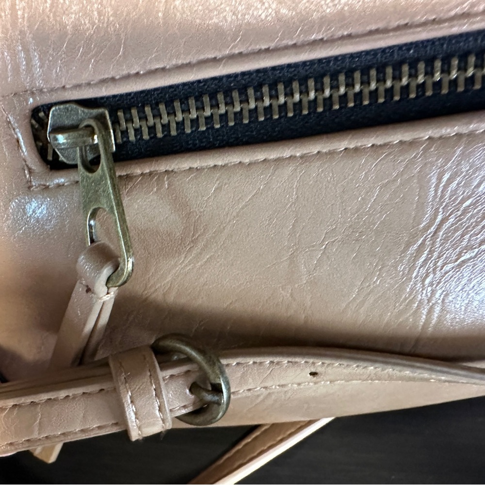 Universal Thread Crossbody Bag - Picture 3 of 9